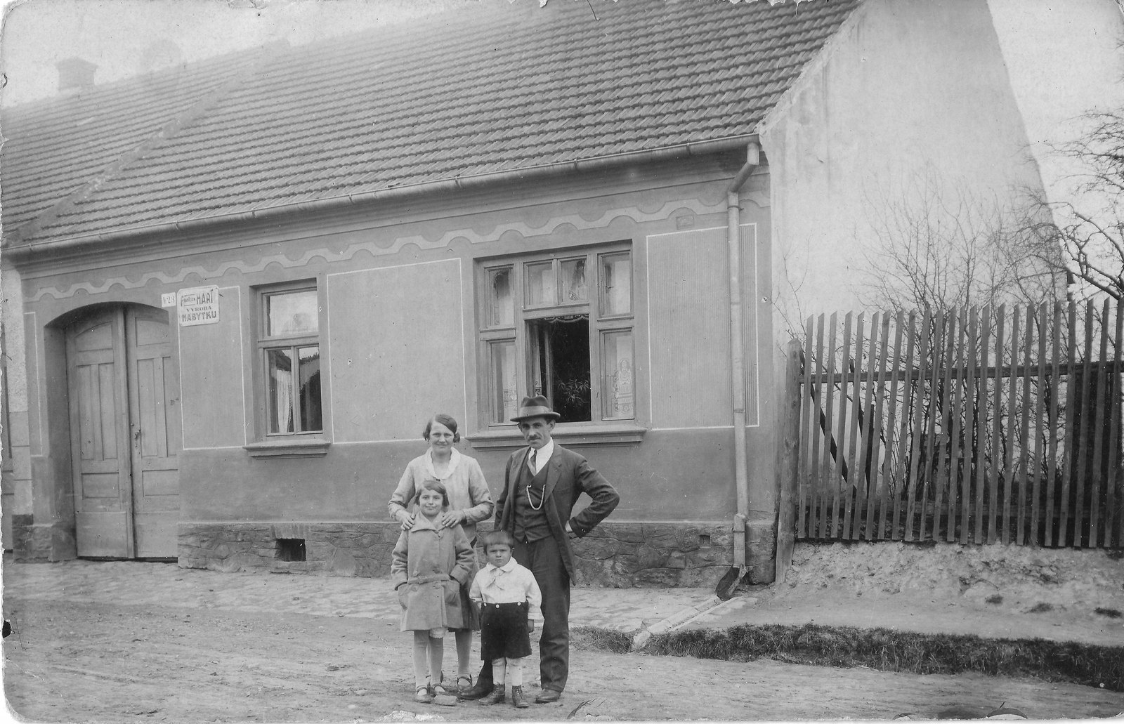 1929 Hartovi František ,Karolína,Věra a Václav