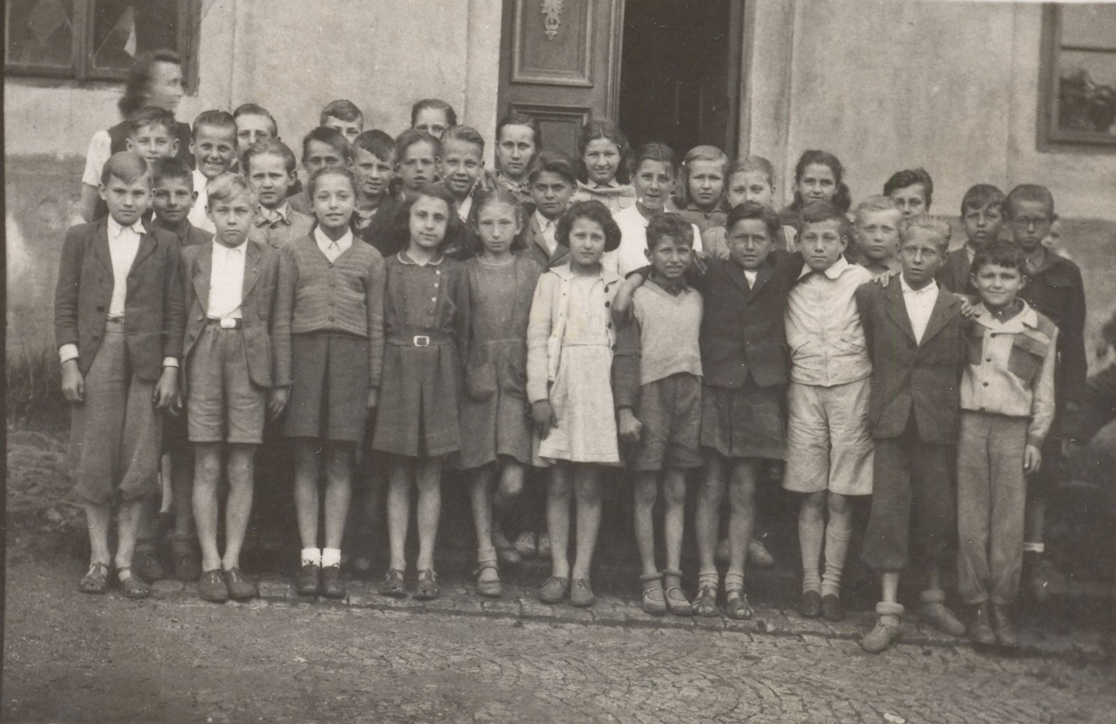 1945